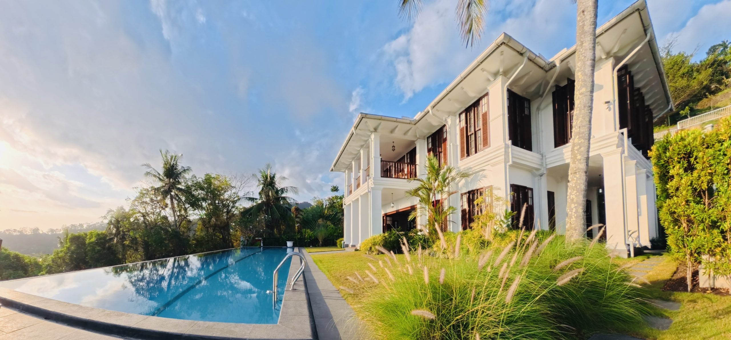 Exclusive 5-Br Luxury Villa For Sale Lombok Ocean View&Privte Pool